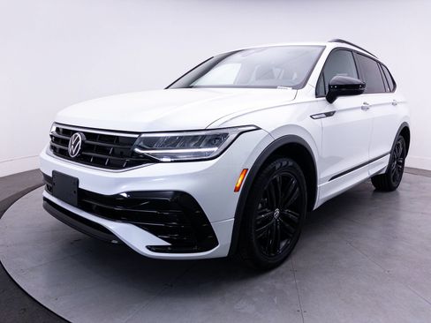 Used 2022 Volkswagen Tiguan SE R-Line FWD image 13