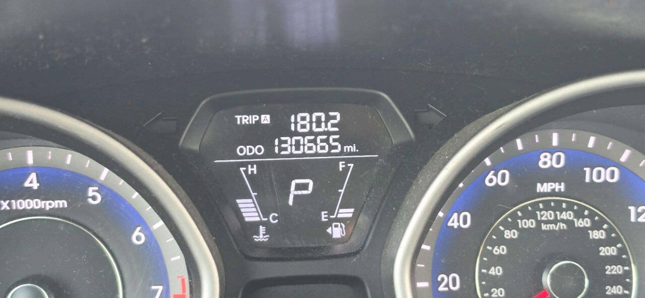 Used 2013 Hyundai Elantra FWD image 10