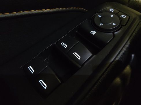 Used 2021 Chevrolet Traverse LT FWD image 27