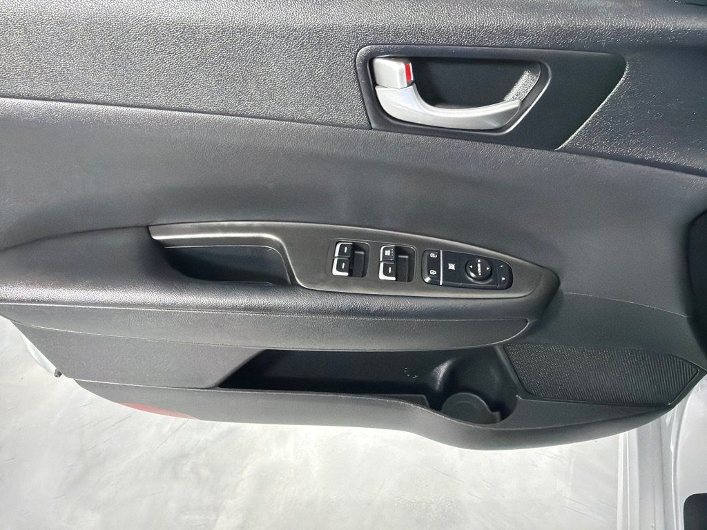 Used 2018 Kia Optima LX FWD image 11