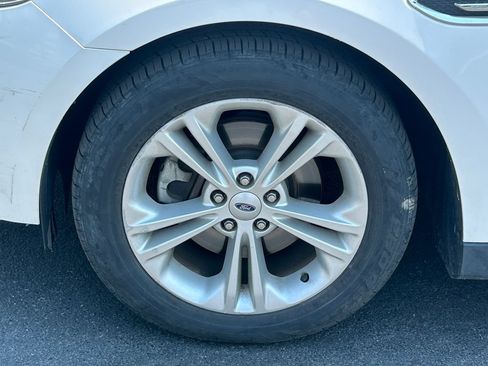 Used 2014 Ford Taurus SEL w/ Equipment Group 201A FWD image 13
