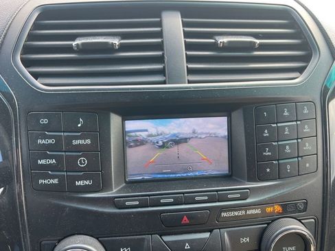 Used 2016 Ford Explorer FWD image 12