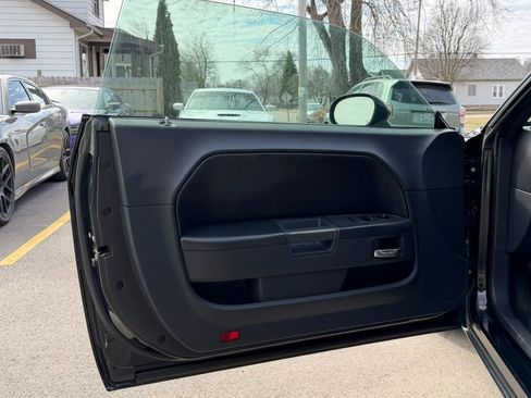 Used 2013 Dodge Challenger R/T image 10