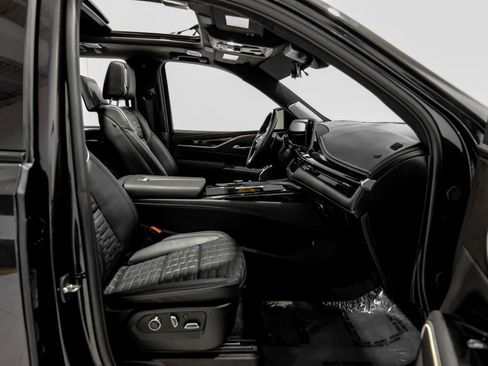 Used 2024 Cadillac Escalade V w/ LPO, ONYX Package image 30