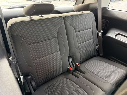 Used 2021 GMC Acadia SLE FWD image 32