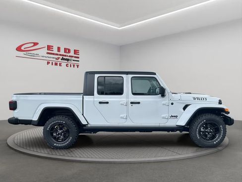 New 2025 Jeep Gladiator Willys image 6