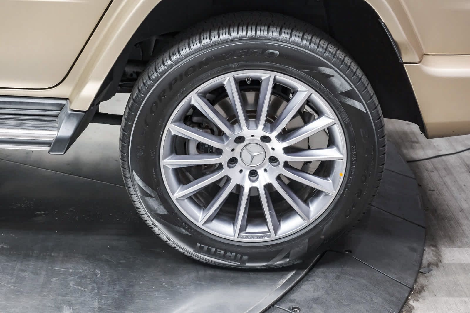 Used 2023 Mercedes-Benz G 550 image 9