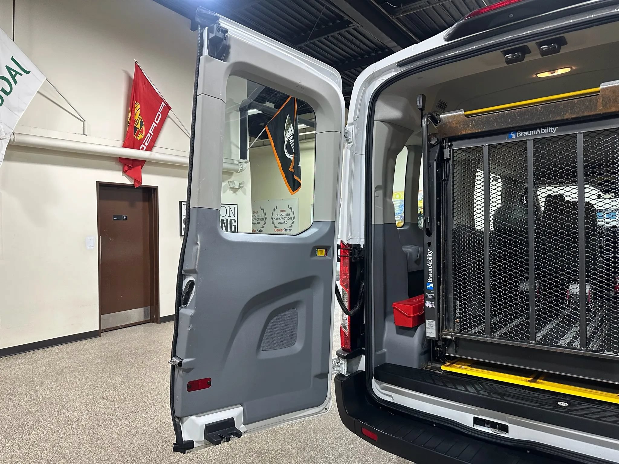 Used 2019 Ford Transit 350 XL RWD image 23