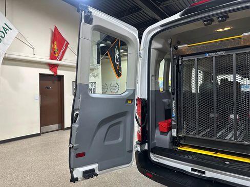 Used 2019 Ford Transit 350 XL image 23