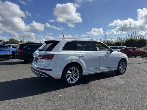 Used 2024 Audi Q7 Premium Plus image 6