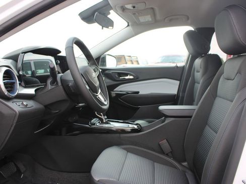 New 2026 Chevrolet Trax LT FWD image 18