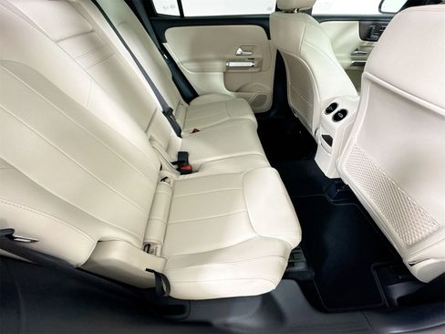 New 2025 Mercedes-Benz GLB 250 4MATIC image 28