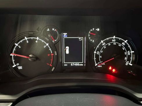 Used 2022 Toyota 4Runner SR5 AWD/4WD image 25