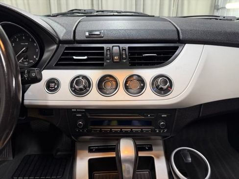 Used 2011 BMW Z4 sDrive30i RWD image 15