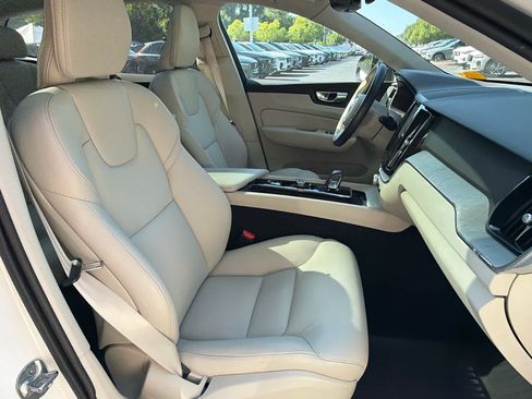 Used 2024 Volvo XC60 B5 Plus w/ Protection Package Premier AWD/4WD image 19