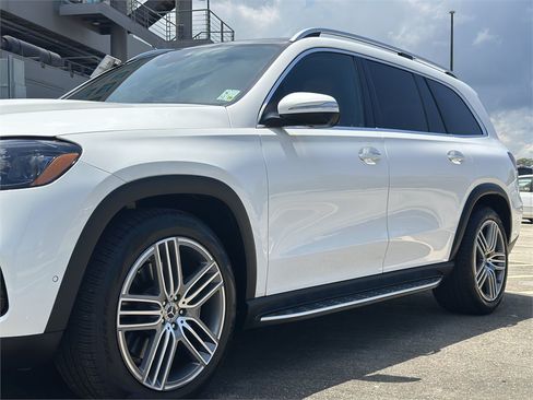 Used 2024 Mercedes-Benz GLS 450 4MATIC image 26