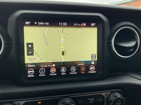 Used 2022 Jeep Wrangler Unlimited Sahara w/ Cold Weather Group image 10