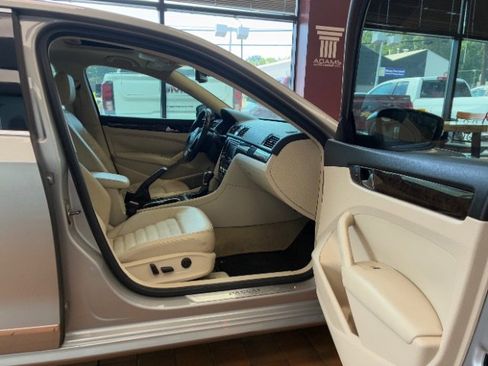 Used 2014 Volkswagen Passat TDI SEL Premium image 30