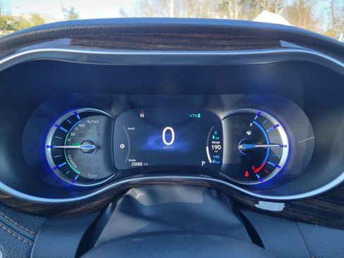 Used 2023 Chrysler Pacifica Pinnacle image 27