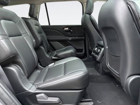 Used 2022 Lincoln Aviator AWD w/ Premium Package image 19