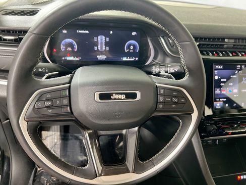 Used 2023 Jeep Grand Cherokee Laredo w/ Luxury Tech Group I image 11