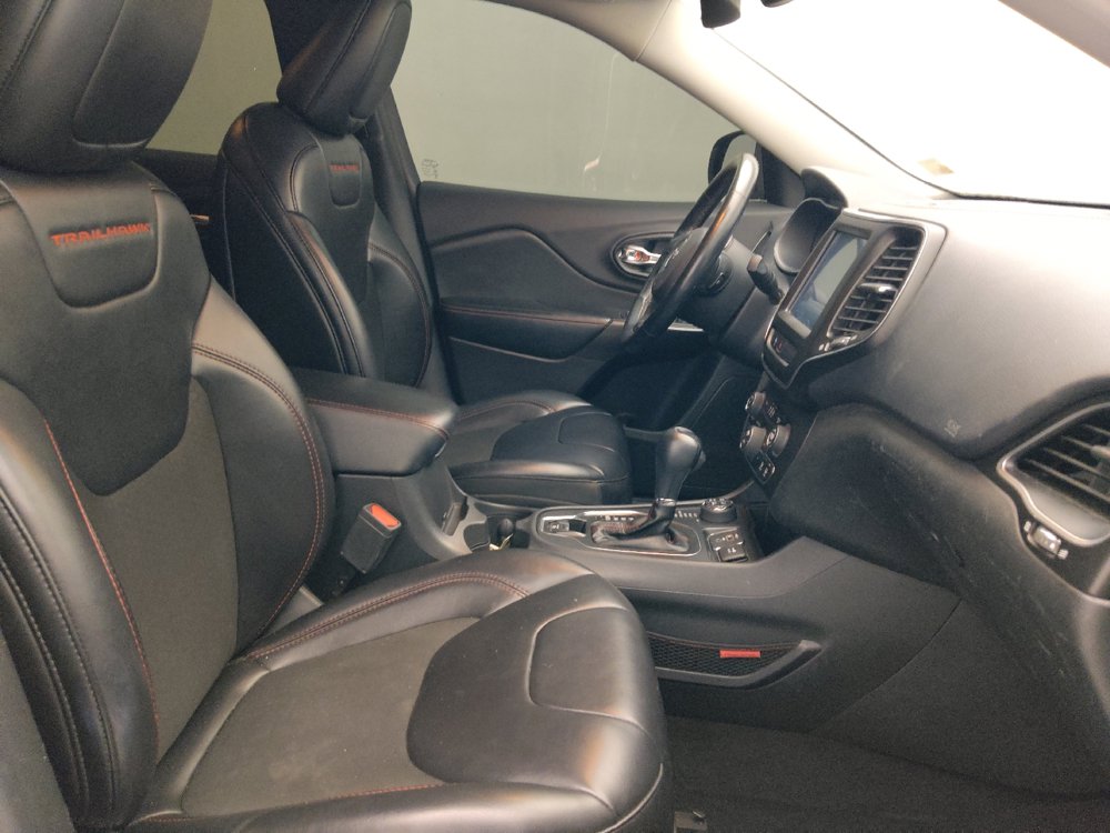 Used 2019 Jeep Cherokee Trailhawk w/ Comfort/Convenience Group AWD/4WD image 21