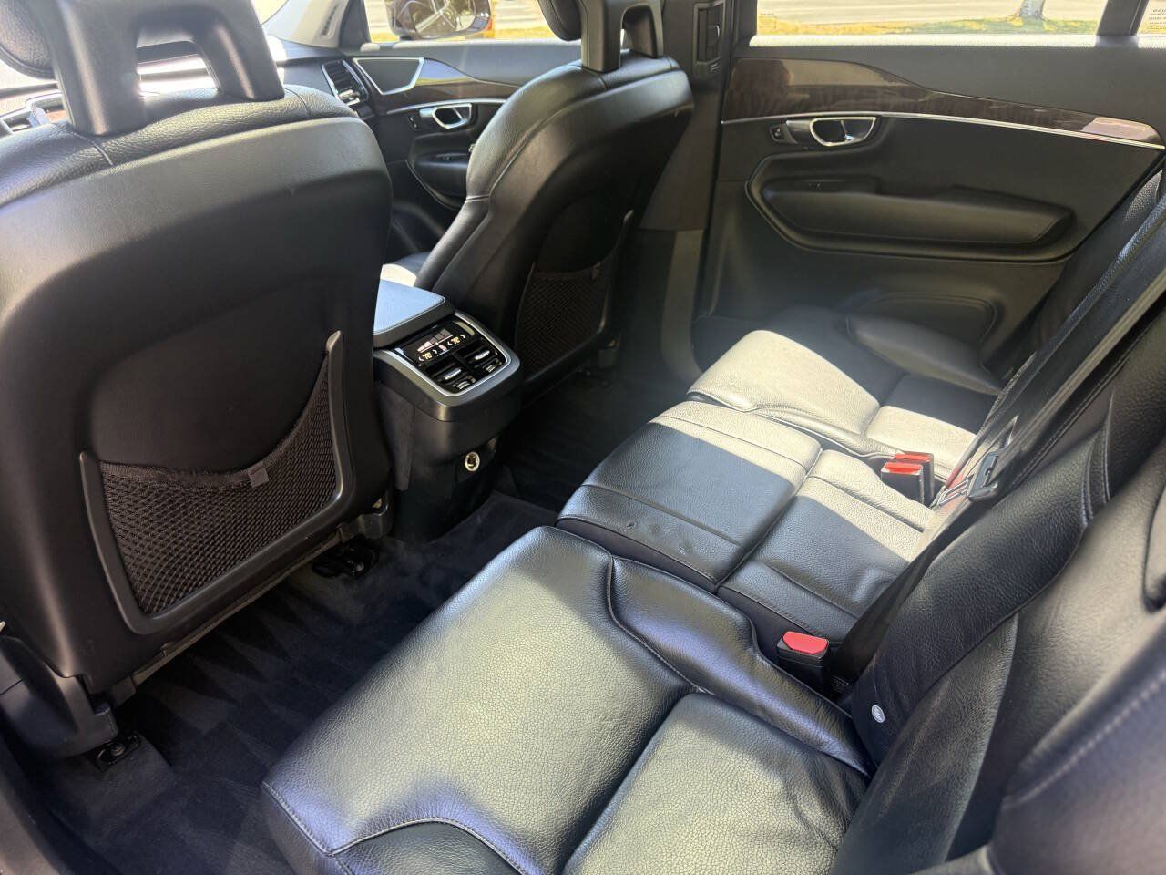 Used 2016 Volvo XC90 T6 Momentum w/ Momentum Plus Package AWD/4WD image 18