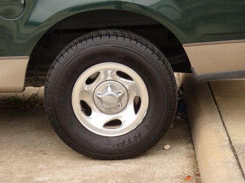 Used 2002 Ford F150 XLT image 9