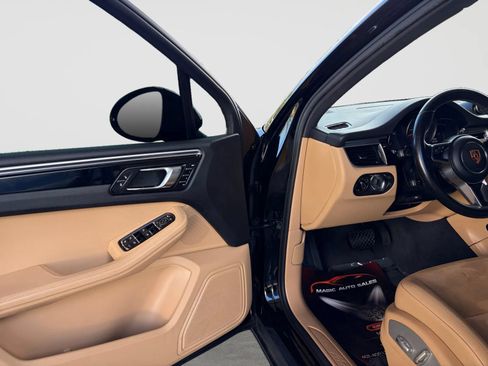 Used 2018 Porsche Macan Sport Edition AWD/4WD image 11