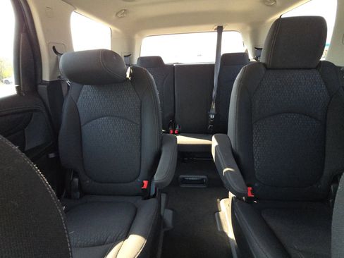 Used 2015 GMC Acadia SLE image 25