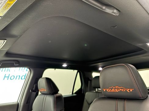 Used 2025 Honda Pilot TrailSport image 13