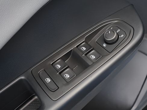 Certified 2023 Volkswagen Taos SE w/ Panoramic Sunroof Package FWD image 12