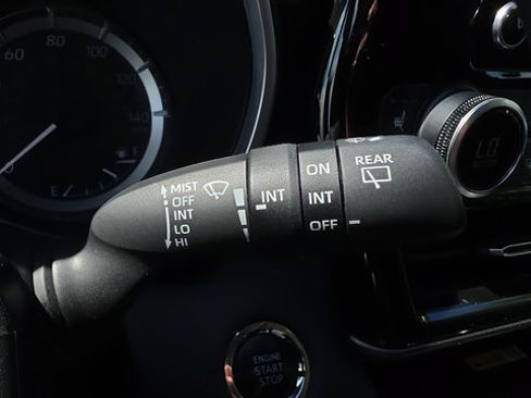 Used 2023 Toyota Highlander XLE AWD/4WD image 17