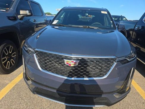 Used 2024 Cadillac XT6 Luxury w/ LPO, Floor Liner Package AWD/4WD image 2
