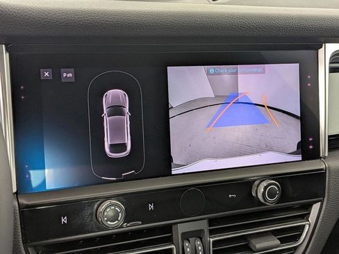 Certified 2022 Porsche Macan AWD/4WD image 19