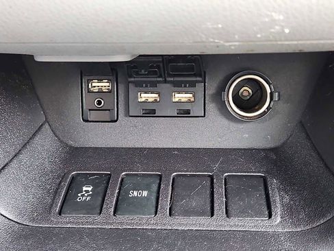 Used 2019 Toyota Highlander LE image 28