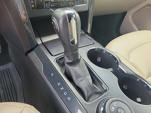 Used 2019 Ford Explorer XLT w/ Equipment Group 202A AWD/4WD image 17