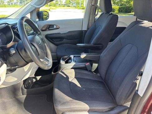 Used 2017 Chrysler Pacifica Touring image 20