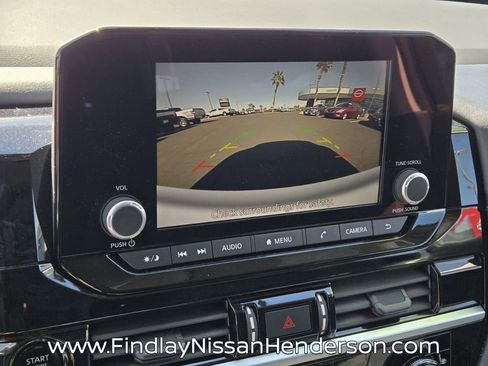 Used 2025 Nissan Pathfinder SV FWD image 27
