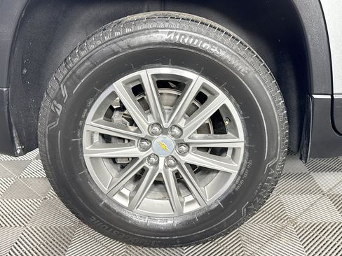 Used 2023 Chevrolet Traverse LT FWD image 57