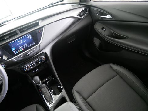 Certified 2022 Buick Encore GX Select w/ Safety Package II image 11