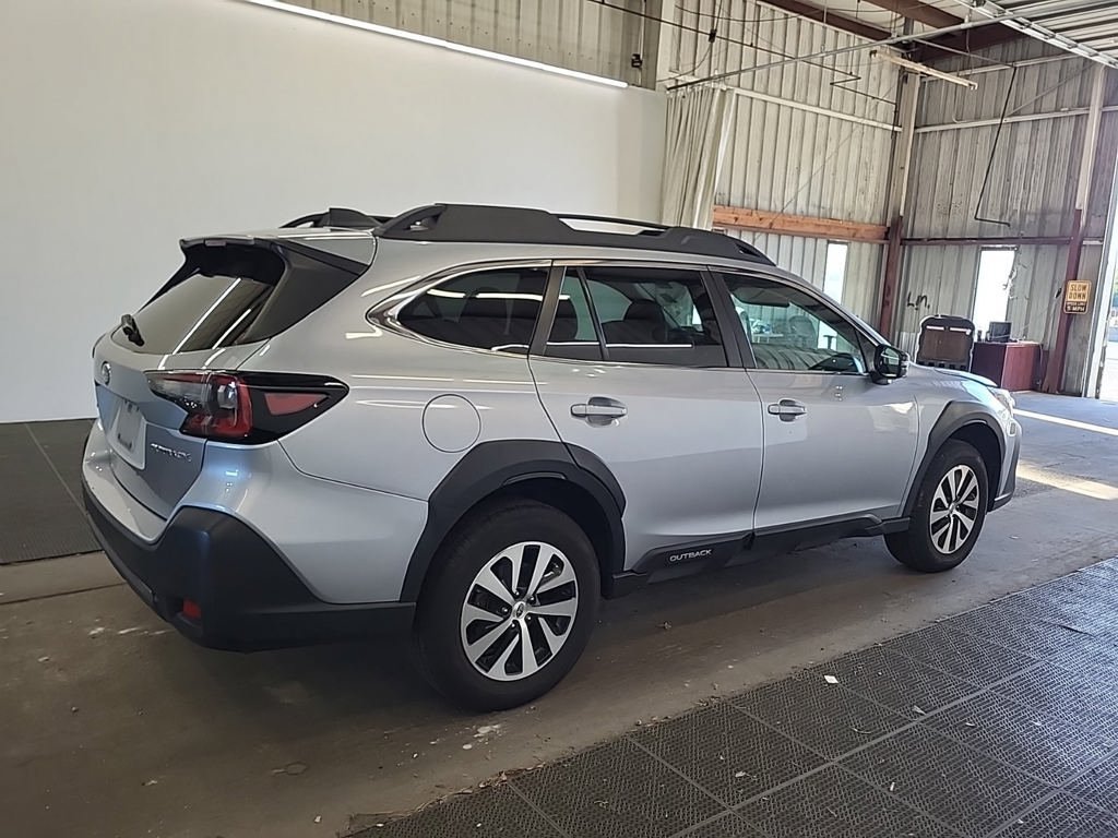 Used 2024 Subaru Outback Premium AWD/4WD image 2