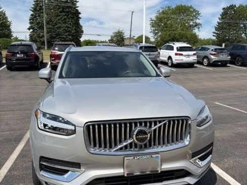 Used 2024 Volvo XC90 B5 Plus w/ Protection Package Premier AWD/4WD image 4