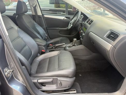 Used 2013 Volkswagen Jetta SE FWD image 8