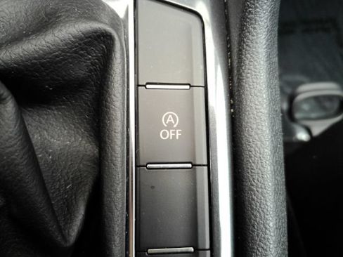 Used 2023 Volkswagen Tiguan SE FWD image 49