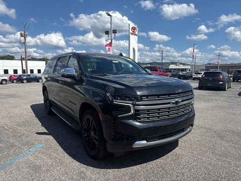 Used 2024 Chevrolet Suburban Premier w/ Premium Package AWD/4WD image 3