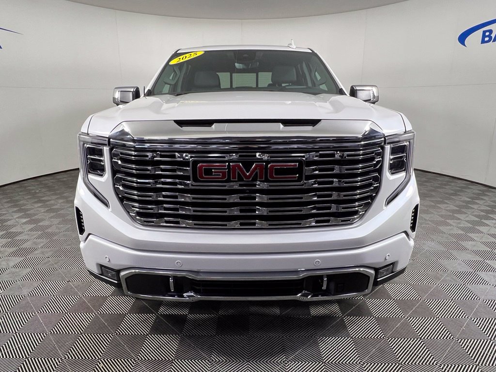 Used 2025 GMC Sierra 1500 Denali w/ Technology Package AWD/4WD image 9