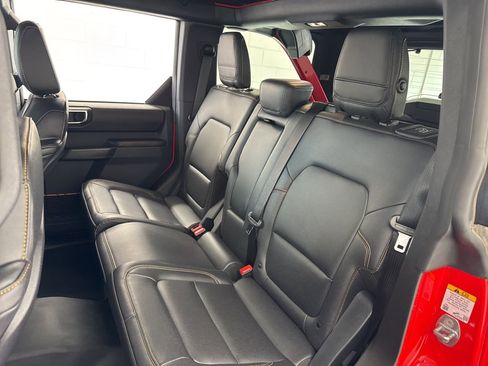 Used 2024 Ford Bronco Badlands w/ Sasquatch Package AWD/4WD image 38