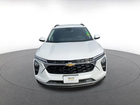 Used 2025 Chevrolet Trax LT image 4