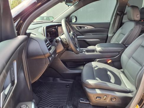 Used 2025 Chevrolet Traverse LT FWD image 10
